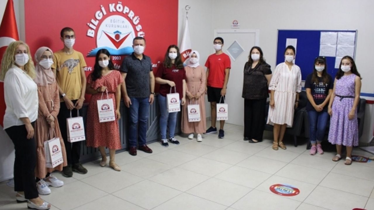 Özel Bilgi Köprüsü, YKS’de “Altın öğrencilerini” ödüllendirdi