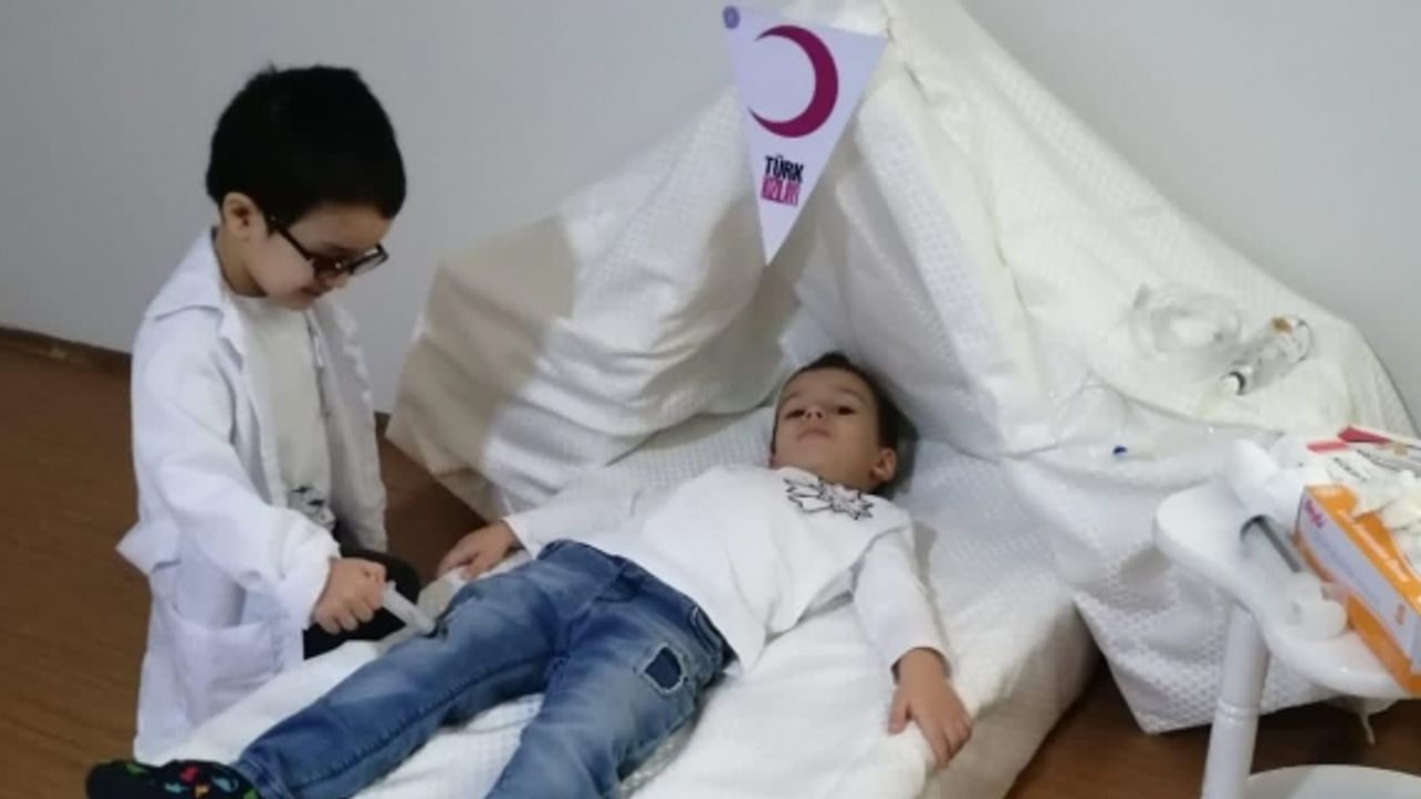 Bilgi Köprüsü Kids çocukları Kızılay Haftası’nı kutladı