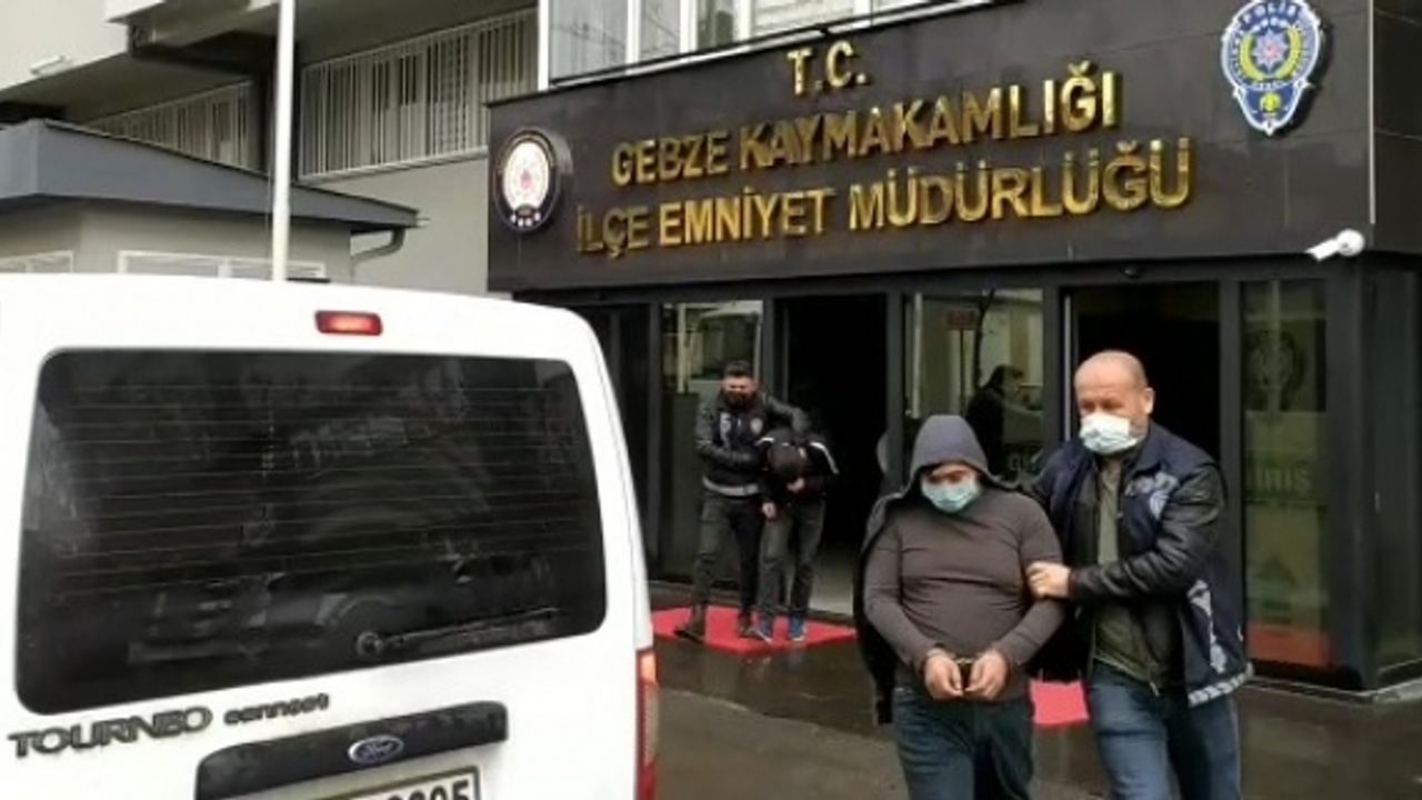 Park halindeki araçları soyan 2 kişi  yakalandı