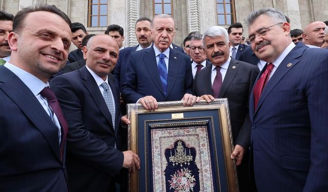 İlk Hereke Halısı Cumhurbaşkanı Erdoğan’a