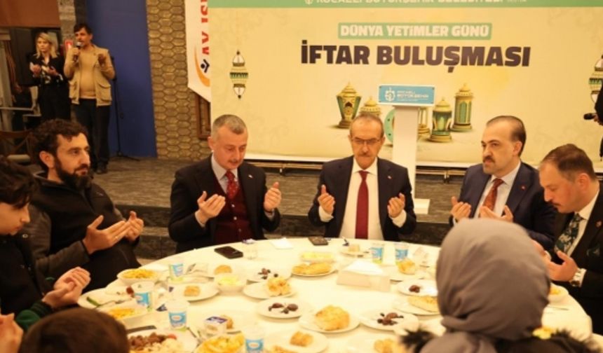 Yavuz ve Büyükakın, yetimlerle iftarda buluştu