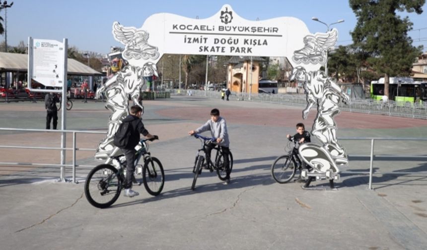 Adrenalin tutkunları Doğu Kışla Skate Park’a